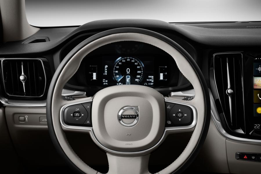 Панель приборов Volvo V60 T5 Cross Country 2018 года  (WW) (фото 12 из 44)